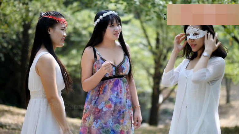 小主三女孩草地TK