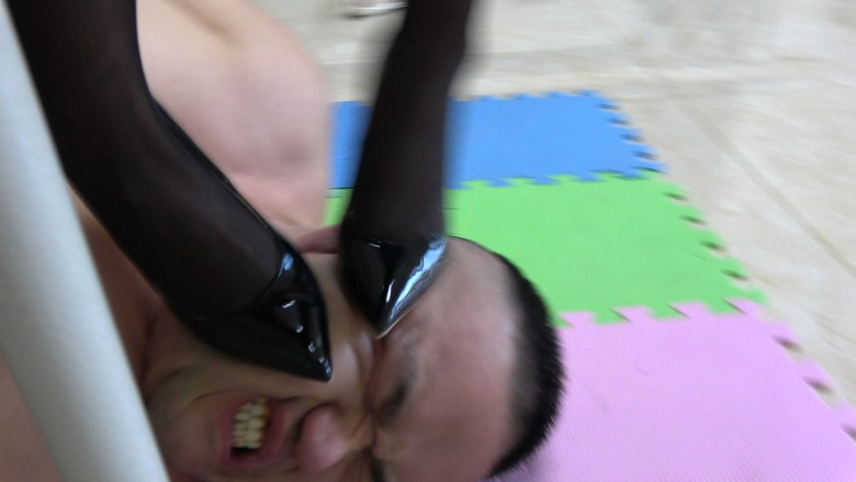 冷柔凶狠踩踏，鞋尖暴虐肚子