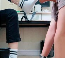 【紫琳】跪舔黑丝白袜裸足-短靴踩狗头 bf35643