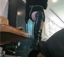 【安晴】强制喂口水/长靴黑丝舔/桌底伺候/踩踏喂食 bf36372