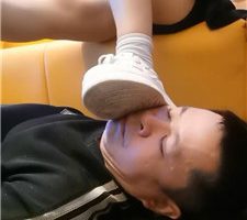 【文文文】KTV-素人小姐姐白袜白鞋踩脚垫 bf38297