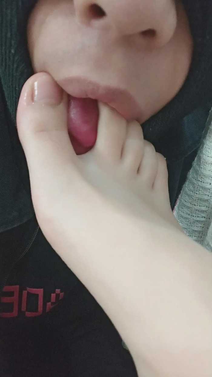 超美小缘舔脚沉浸式偷舔恋足