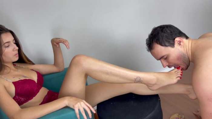 长腿女孩玉足踩踏深喉折磨奴隶-英文字幕 JS250712~1