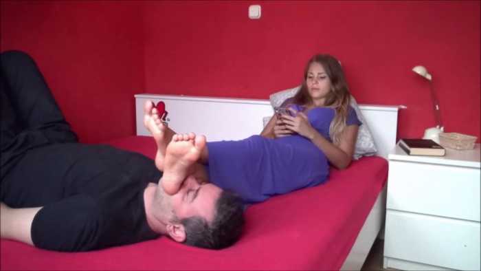 Gabriella女神休息时间裸足蹂躏奴隶 JS250909~3