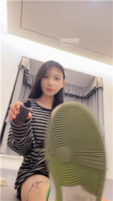 【困困】香水牛仔裤白袜寸止    251017-17