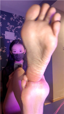 【雅雅】爬过来舔脚    251211-21