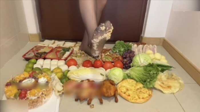 黑丝暴踩30斤食物 JS260119~9