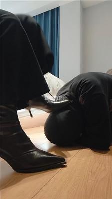 【拽拽】高跟短靴踩虐乳场 JS260123-1