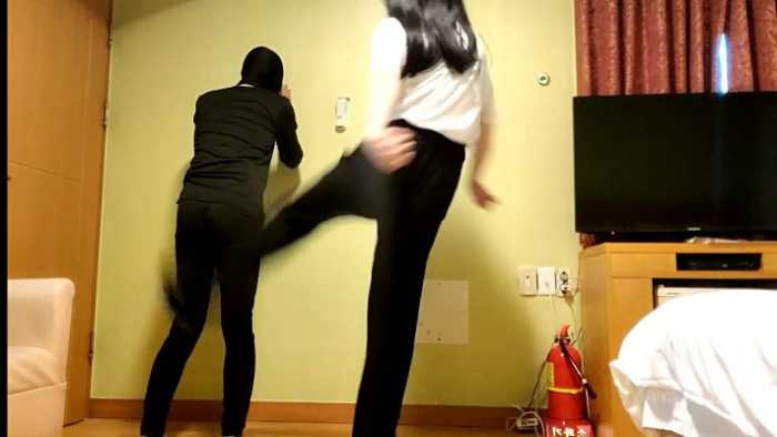 【中文字幕剧情翻译】美珍女王西服OL职业装暴揍狗奴 JS260127~3