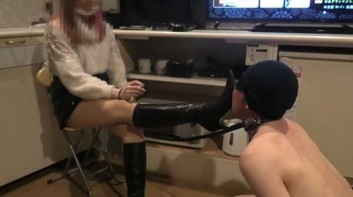 (自购)冷酷抖S小咲大人的靴子践踏，对M男的调教 JS260131~1