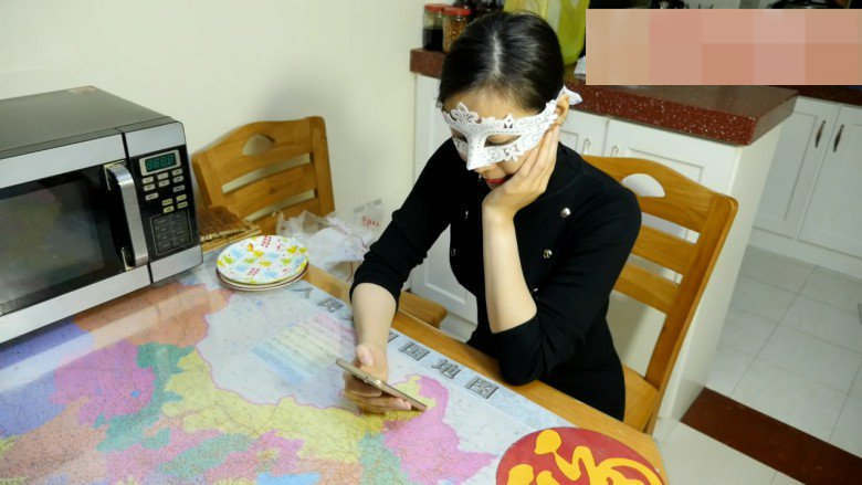 小主被Boss捆绑虐脚丫