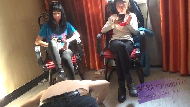 皮皮带新人踩踏