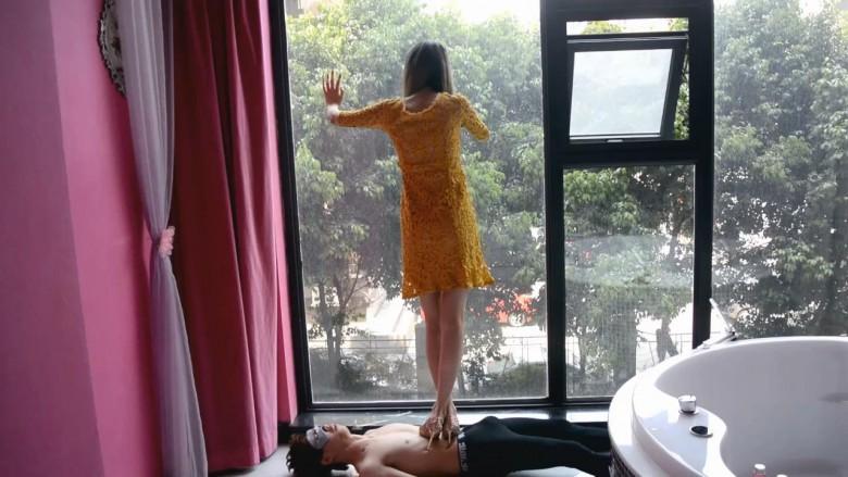 『奴隶岛』—金色名媛风超狠高跟踩踏