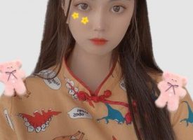 【00后蕬小乃】新女S和小乃踩踏调教