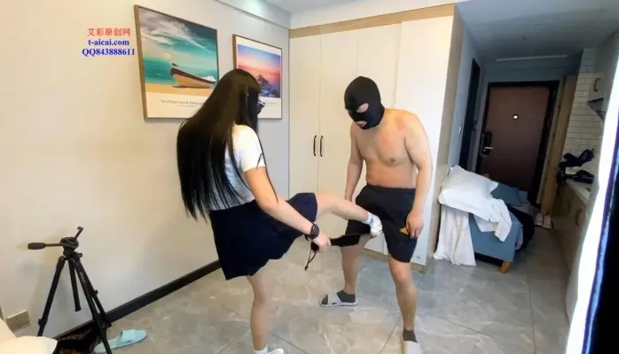 〖小溪〗对色狼下体的惩罚