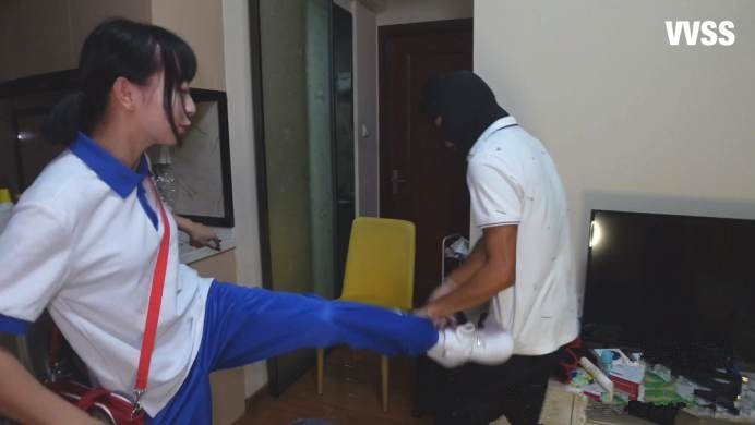 【小偷宇宙III】瑶酱放学回家爆踹小偷