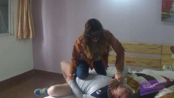 跆拳道美女人肉沙包