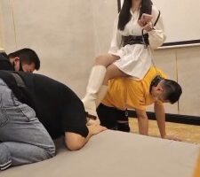 【万灵】洗浴中心多女王群调群虐 bf16681