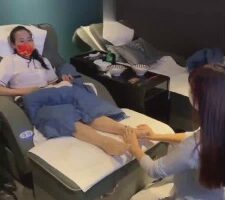 【橘子没熟】和素人技师一起伺候主人 bf18012