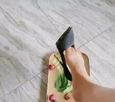 【小魔女】沉浸式踩踏口水喂食 bf18115