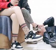 【疯狂浪子】继父舔两女儿脏鞋 bf24216