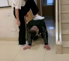 【香菜】小白鞋女神的脚奴/踩踏喂食 bf25950