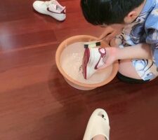 【桃幼幼】家奴刷鞋舔鞋-喝洗鞋水 bf26469