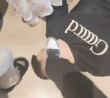 【爆爆】4素人S-轮流抽耳光/穿鞋踩踏碾压/遛狗 bf2731