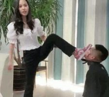 【奈奈】AJ踩踏碾压/狂舔鞋底/耳光狠抽/当坐垫 bf28809