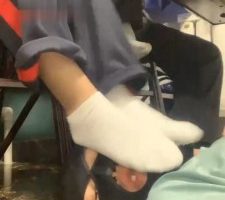 【精神小妹】原味白袜-生活化恋足-桌底辱 JS23082901