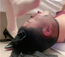 【雅雅】原味肉丝脚碾压踩脚垫-恋足舔【完整版】 bf35243