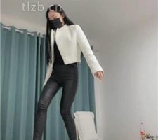 【三娘】皮裤女神裸足踩地毯【上】 bf35655