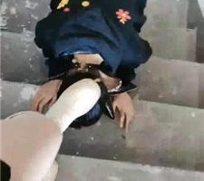 【爱可呀】学姐天台伺候校花和我 bf35797