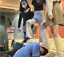 【美娜格格】圈内聚会多S多奴群调群虐【四视角版】 bf37761