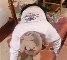 【可欣夫妻】鞭打辱骂-赏赐牛奶洗脚水 JS240201-7