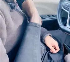 【小妮】车内让司机舔闻原味jio JS240229-6