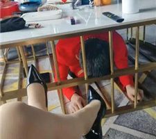 【咩祖】圈养犬化生活-狗笼桌子囚禁/肉丝脚窒息 JS240303-9