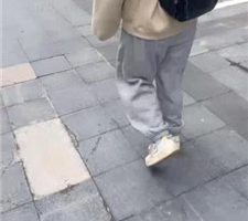 【素人挖掘机】户外真实开发小姐姐 JS240303-13