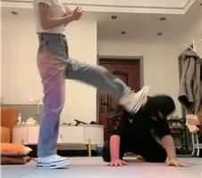 【九九女王】毁容式踩狗脸/帆布鞋踢踹 bf39360