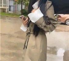 【素人挖掘机】雨天开发路人-高跟踩踏鞭打转胯 bf40032