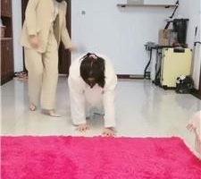 【凌儿女神】母畜-犬化遛狗/裸足狂舔/高跟踩 bf40625