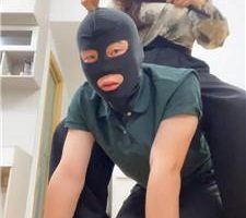 【鱼鹿鹿】鞭打耳光/跪舔高跟裸足/踩踏 JS240428-4