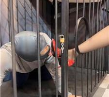 【红焱】彻底犬化-狗笼圈养-舔高跟黑丝/踩踏喂食【完整版】 JS240429-8