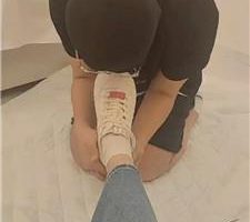 【克里斯汀】仔细品尝主人的脏鞋白袜裸足 JS240513-6