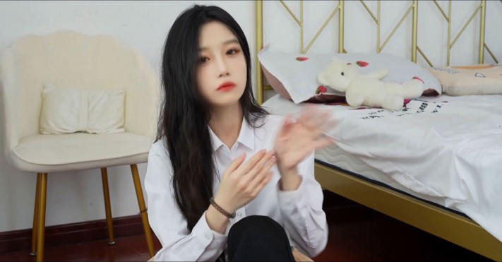 气质美女剪脚趾甲制作原味 YC-240723-5