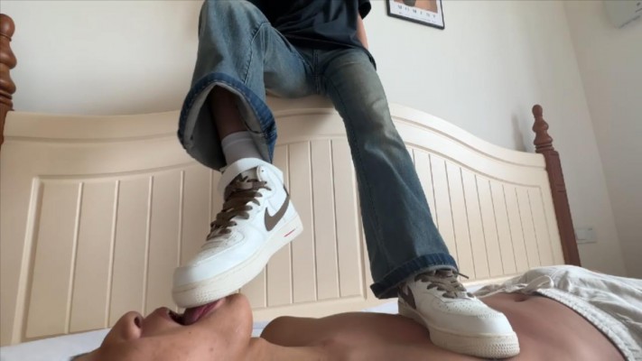 【208宿舍】周末玩玩18岁体育生 YC-240804-5