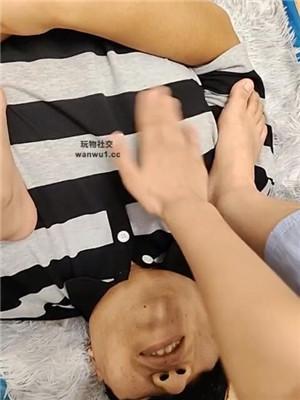 【上海汤圆】女儿裸足蹂躏踩继父【上】 JS240829-20