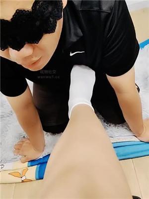 【上海汤圆】白袜脚跪舔发骚 JS240902-11