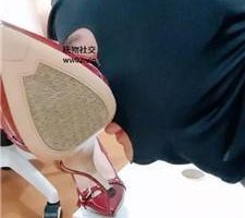 【拽拽】沉浸式-清理脏高跟玉足 JS240918-1