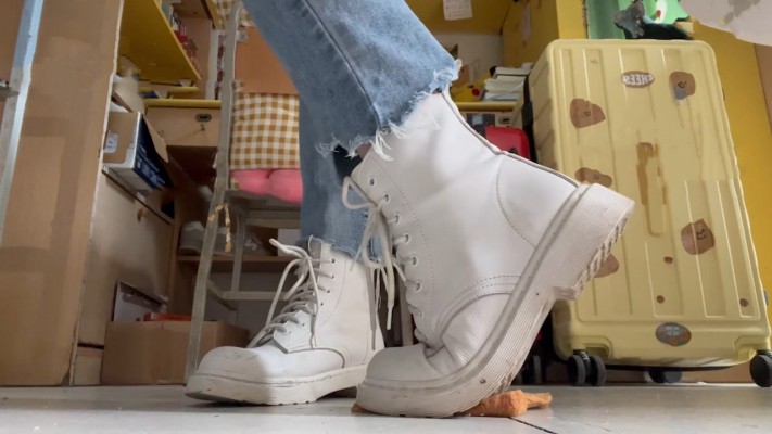 萌棠工作室 葵葵脏脏白色马丁靴制作狗粮，超级语言羞辱 ACYC-1575